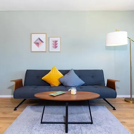 Mit Sonnenbalkon, 10 Minuten Zum Bahnhof, 5 Minuten Zum Luisenviertel Apartment *