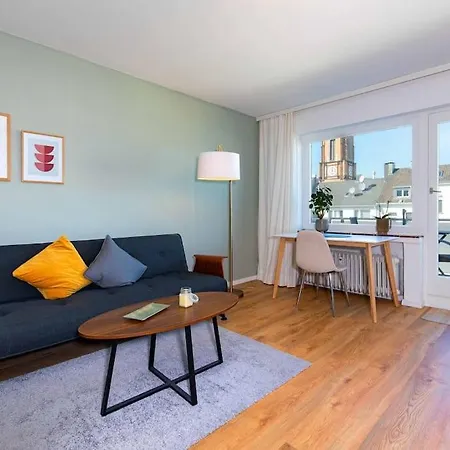 Mit Sonnenbalkon, 10 Minuten Zum Bahnhof, 5 Minuten Zum Luisenviertel *
