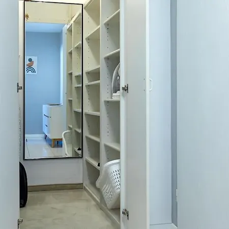 Mit Sonnenbalkon, 10 Minuten Zum Bahnhof, 5 Minuten Zum Luisenviertel Apartment *