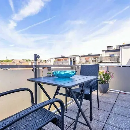 Mit Sonnenbalkon, 10 Minuten Zum Bahnhof, 5 Minuten Zum Luisenviertel Apartment *