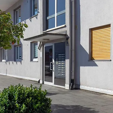 Mit Sonnenbalkon, 10 Minuten Zum Bahnhof, 5 Minuten Zum Luisenviertel Apartment